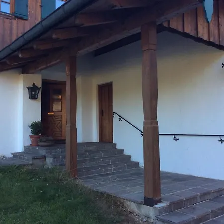 Lois & Lisl Nyaraló *