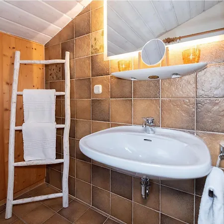 Lois & Lisl Holiday home *